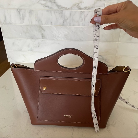 BWNT Authentic Burberry 2021 Runway Small Soft Pocket Tote, in tan - Picture 8 of 16